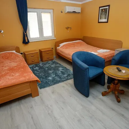 Mali Homtel Homestay Subotica