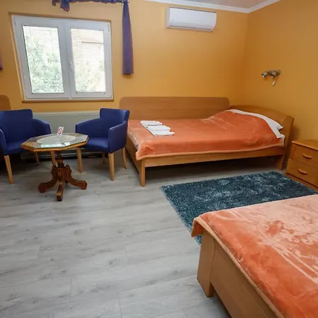 Mali Homtel *