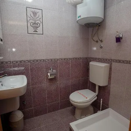 Mali Homtel *